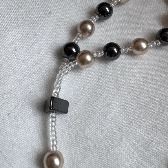 ✨ Stunning Vintage Long Silver and Pearl Rosary Necklace - Picture 4 of 16